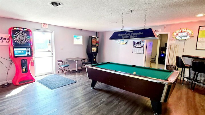 The Hangout Bar & Grill-5