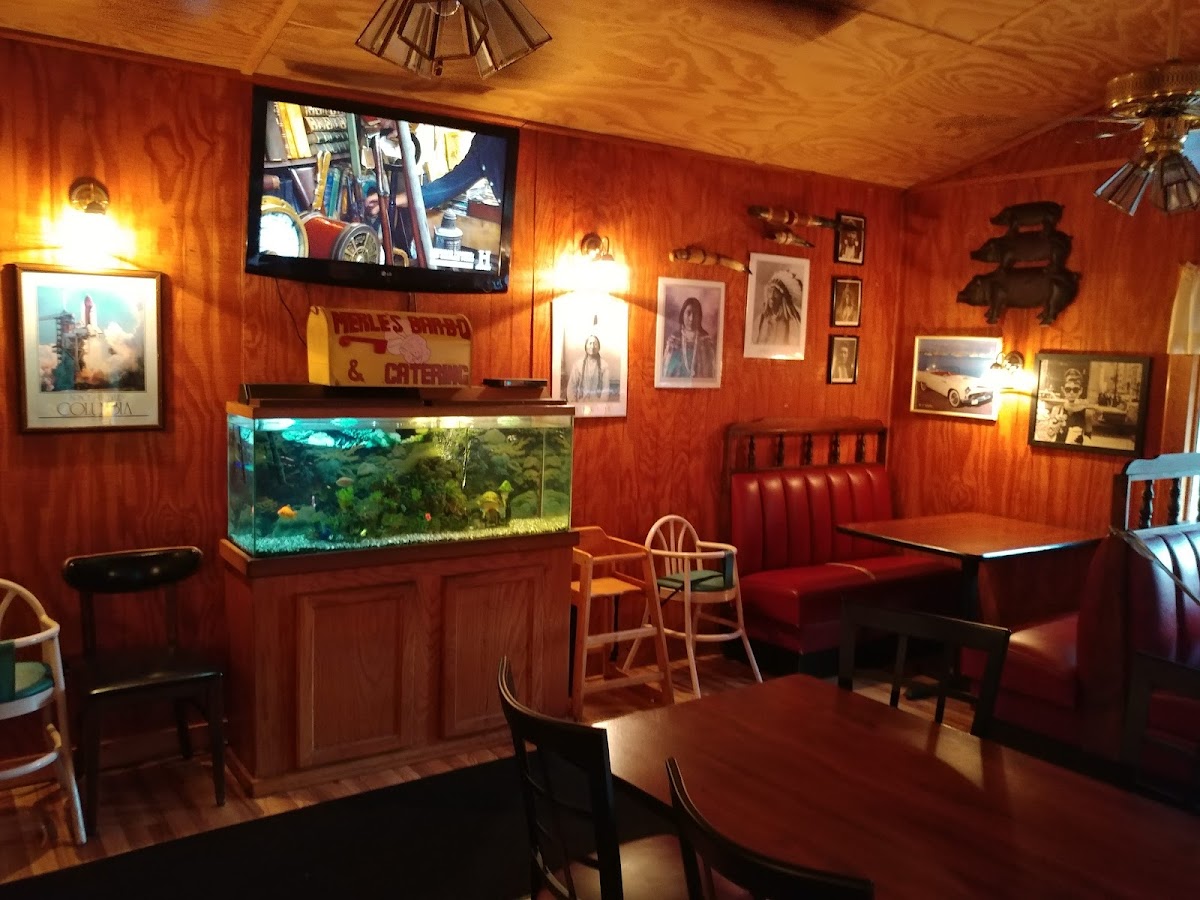 Merle's Bar-B Q-4