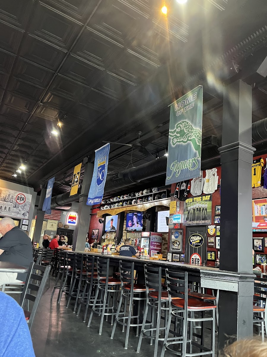 Brewer's Sports Bar & Grill-4
