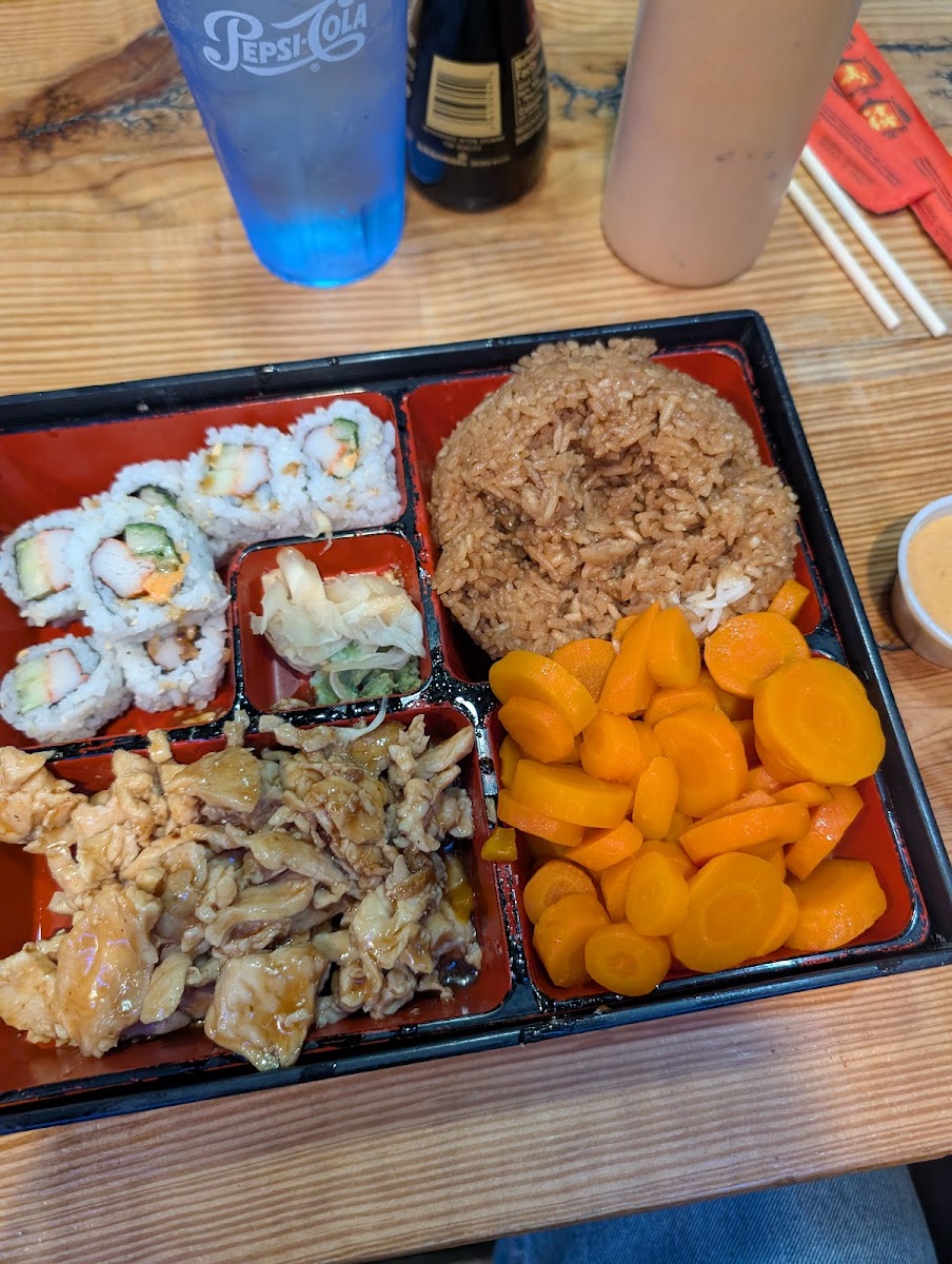 Nova’s Sushi Bar And Grille-3