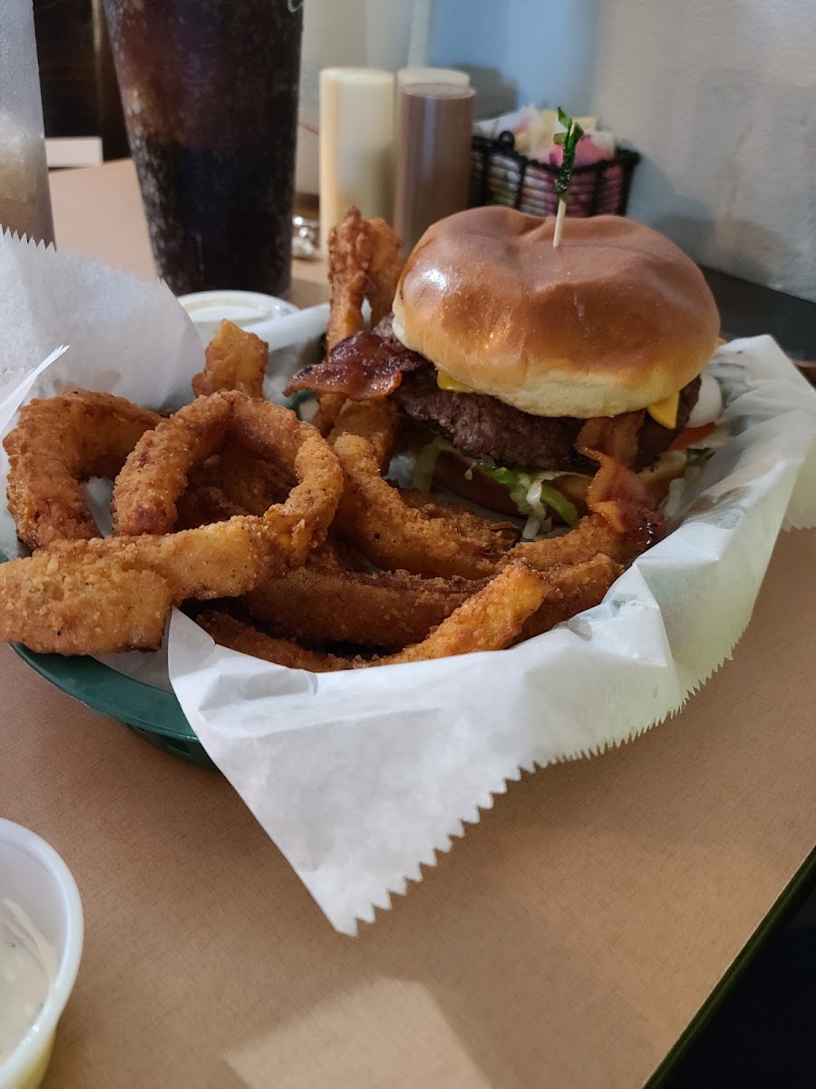 Winn's Sports Cafe & Grill-2