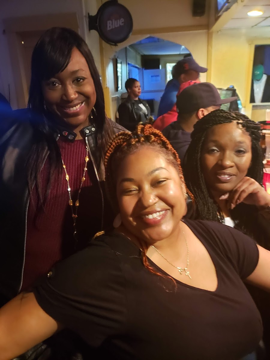Club 77 Bar & Grill-5