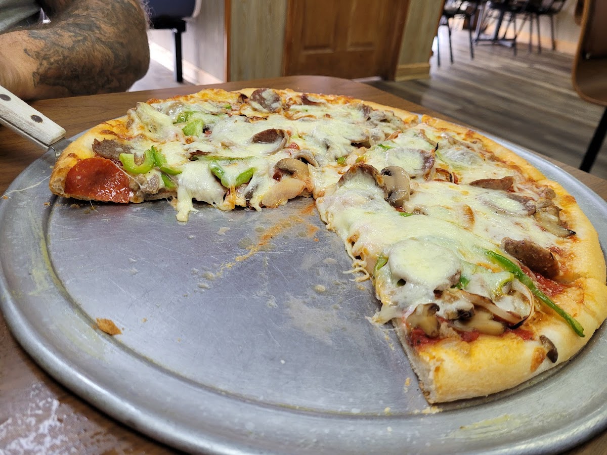 Queen's Pizza & Subs-3
