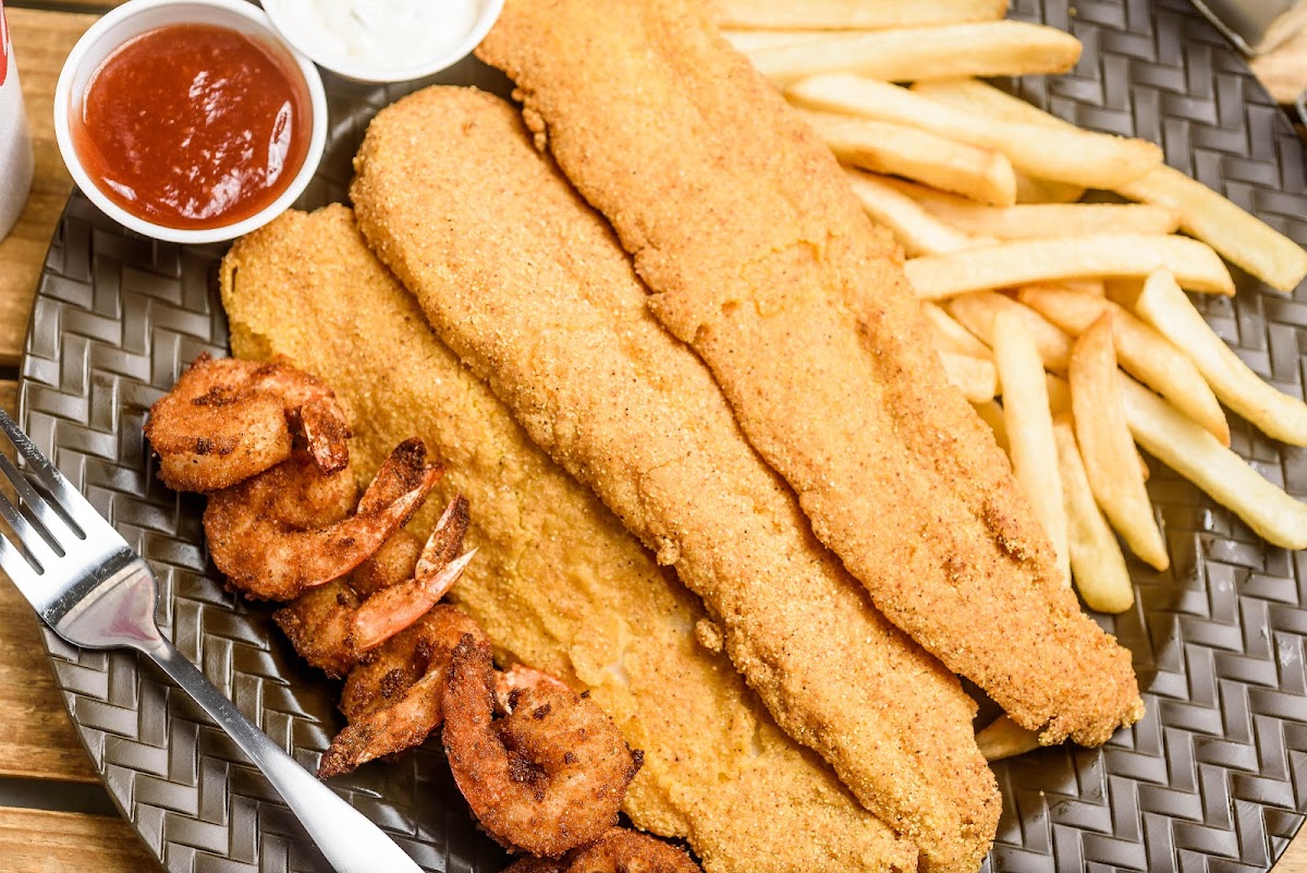 Golden Hooks Seafood &chicken-2