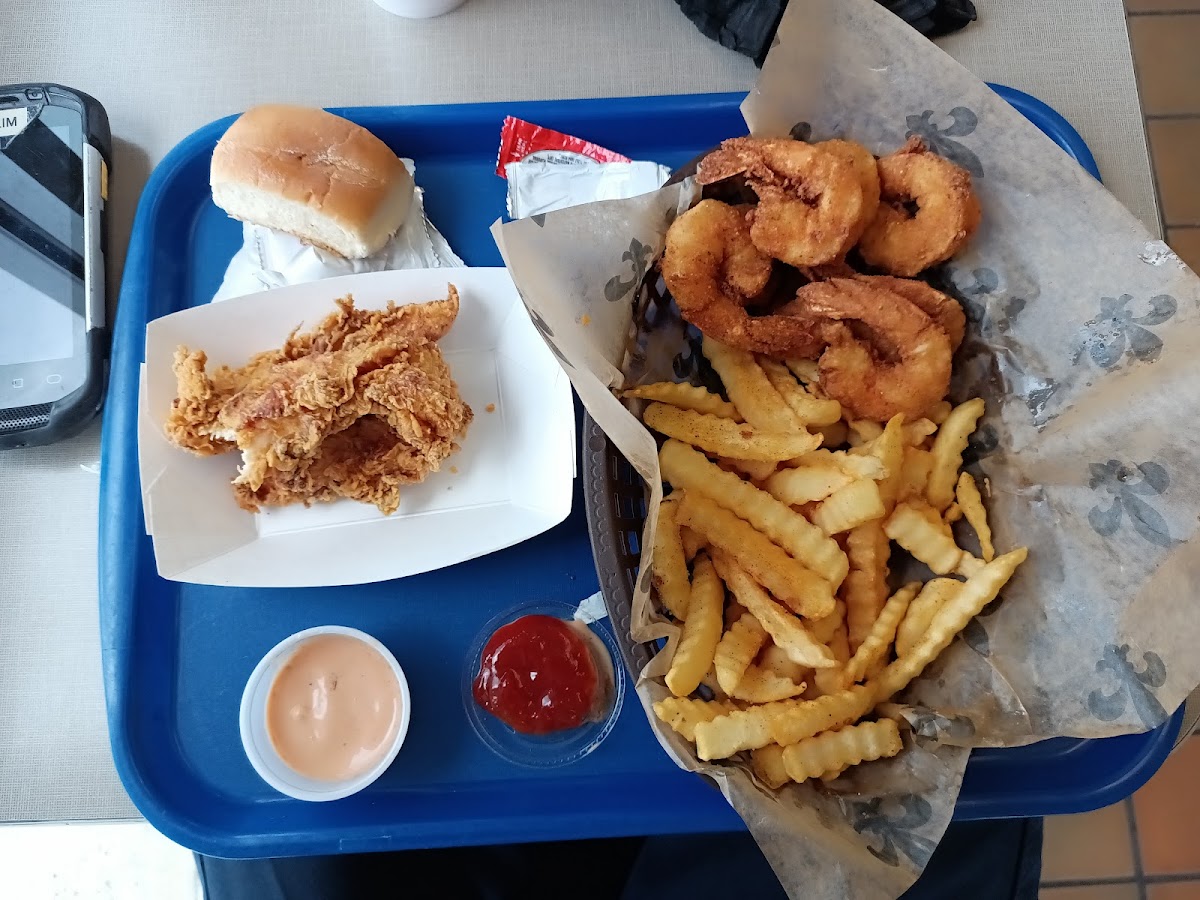 Golden Hooks Seafood &chicken-3