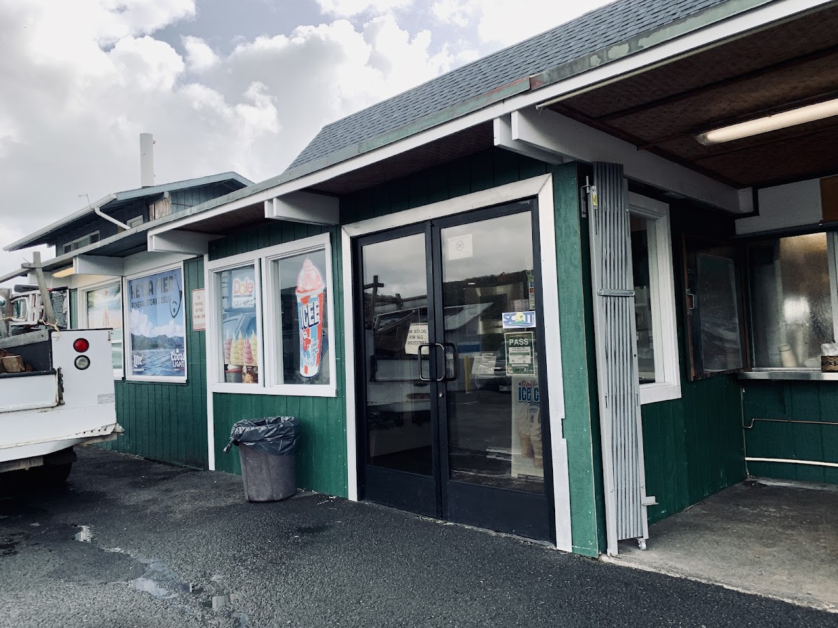 He'eia Pier - General Store And Deli