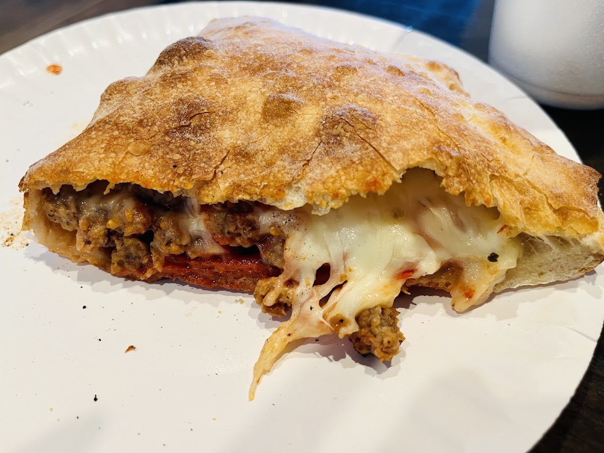Dario’s Pizza & Calzones-3
