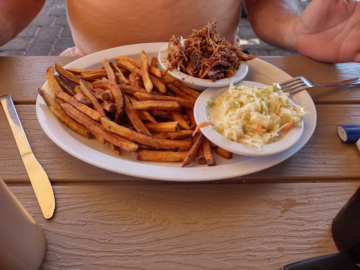 Pigout Bbq & Southern Soul Food-4