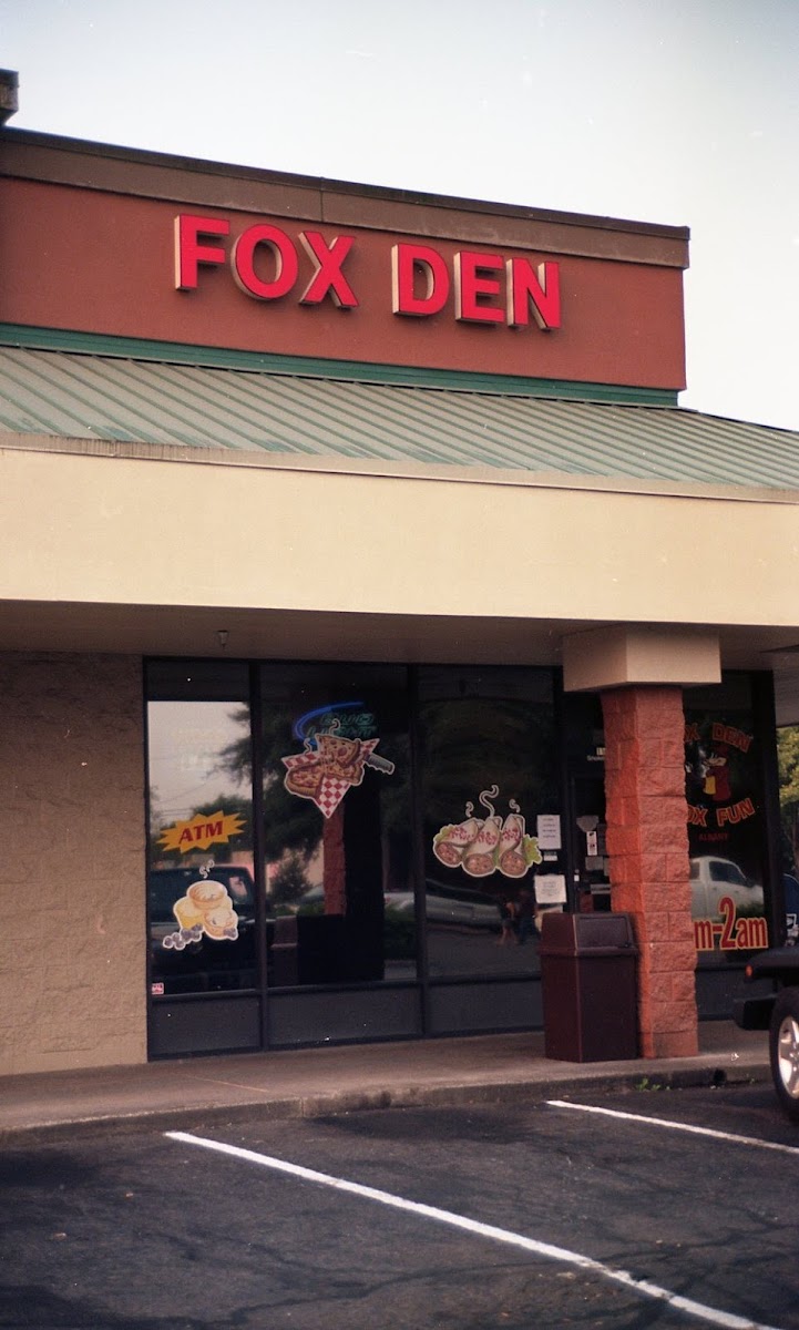 Fox Den Eatery-4