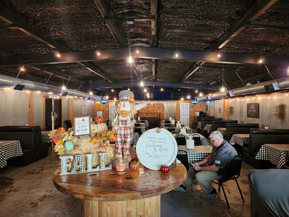 Mama-n-em's Southern Kitchen & Steakhouse-5