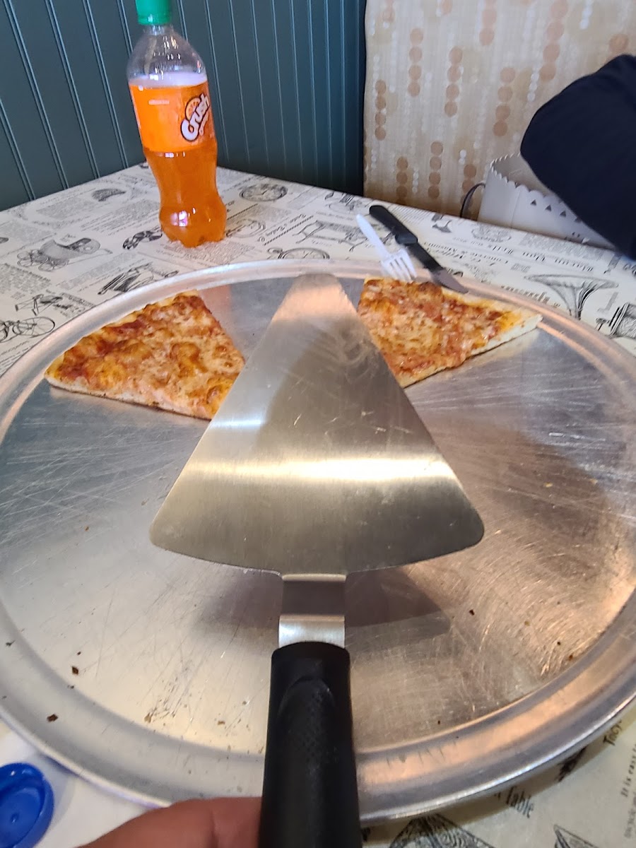 Ed's Pizza Place-3
