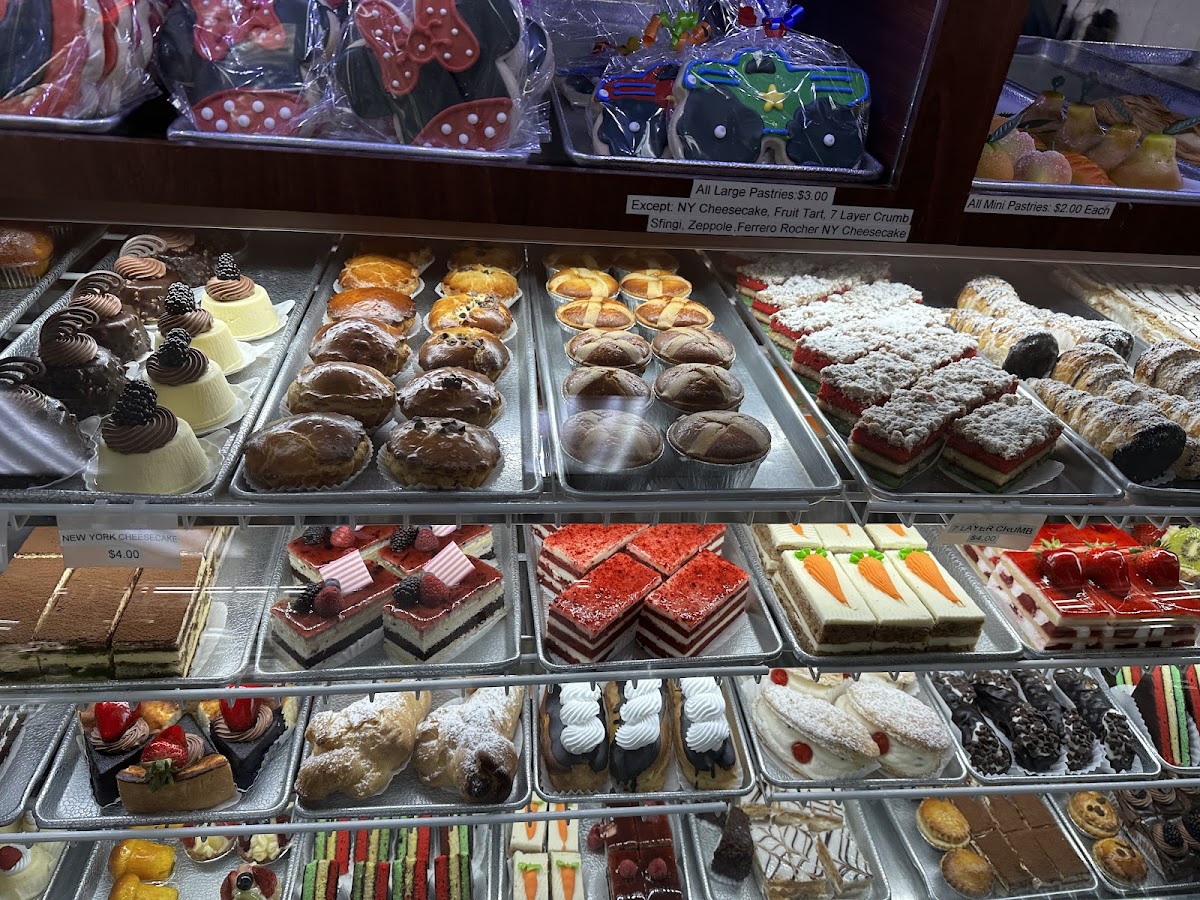 Elegante Pastry Shop-3