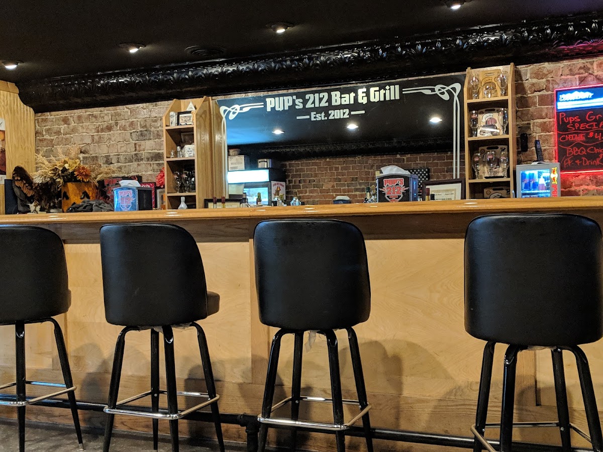 Pup's 212 Bar & Grill-4