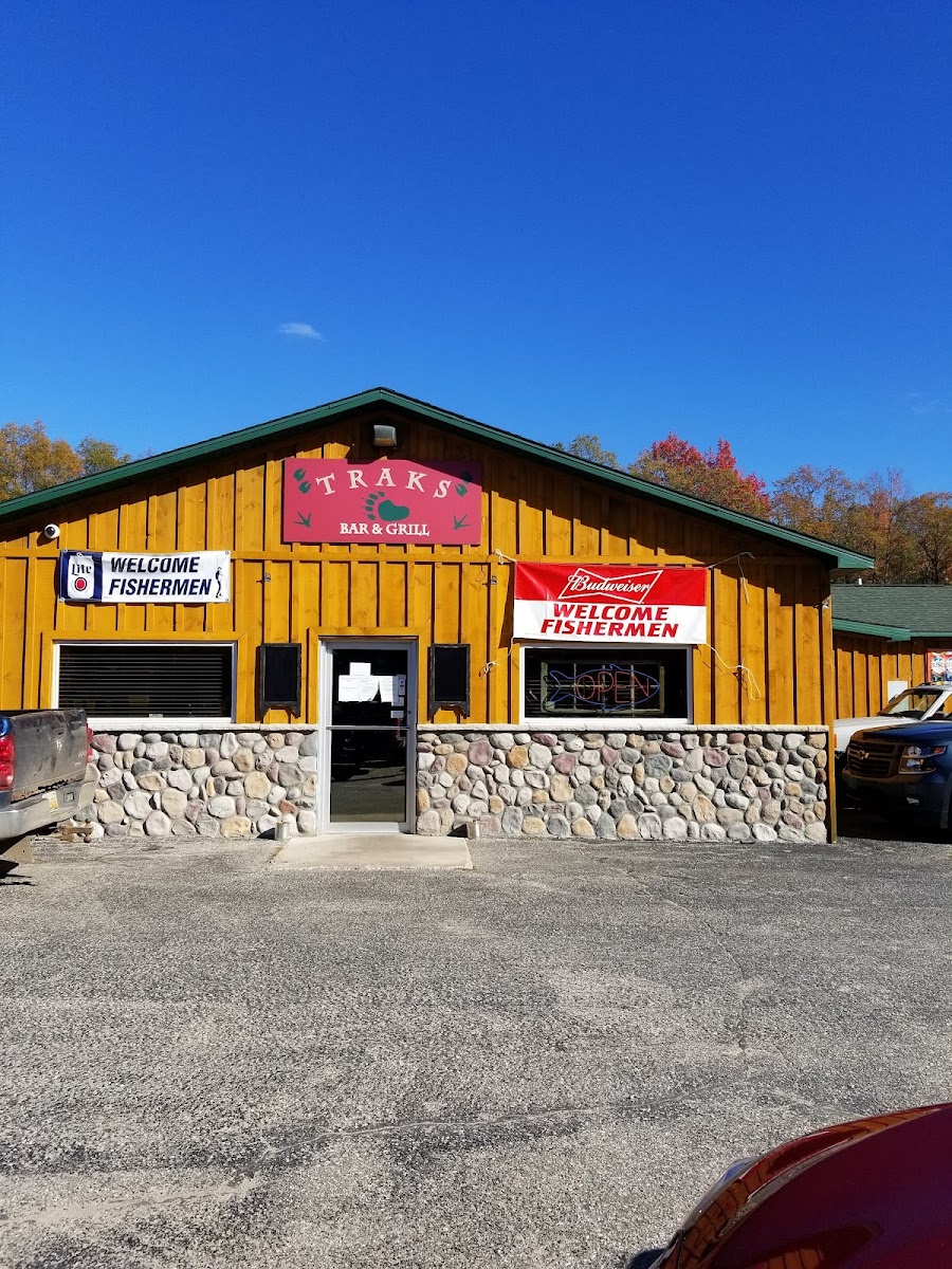 Traks Bar & Grill