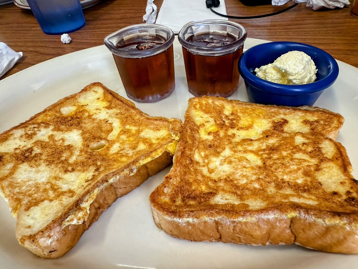Hugo's Family Restaurant-3