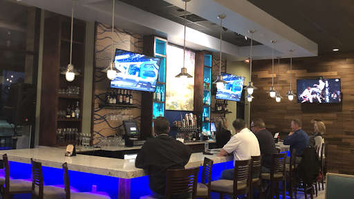 2 Creeks Bar and Grill