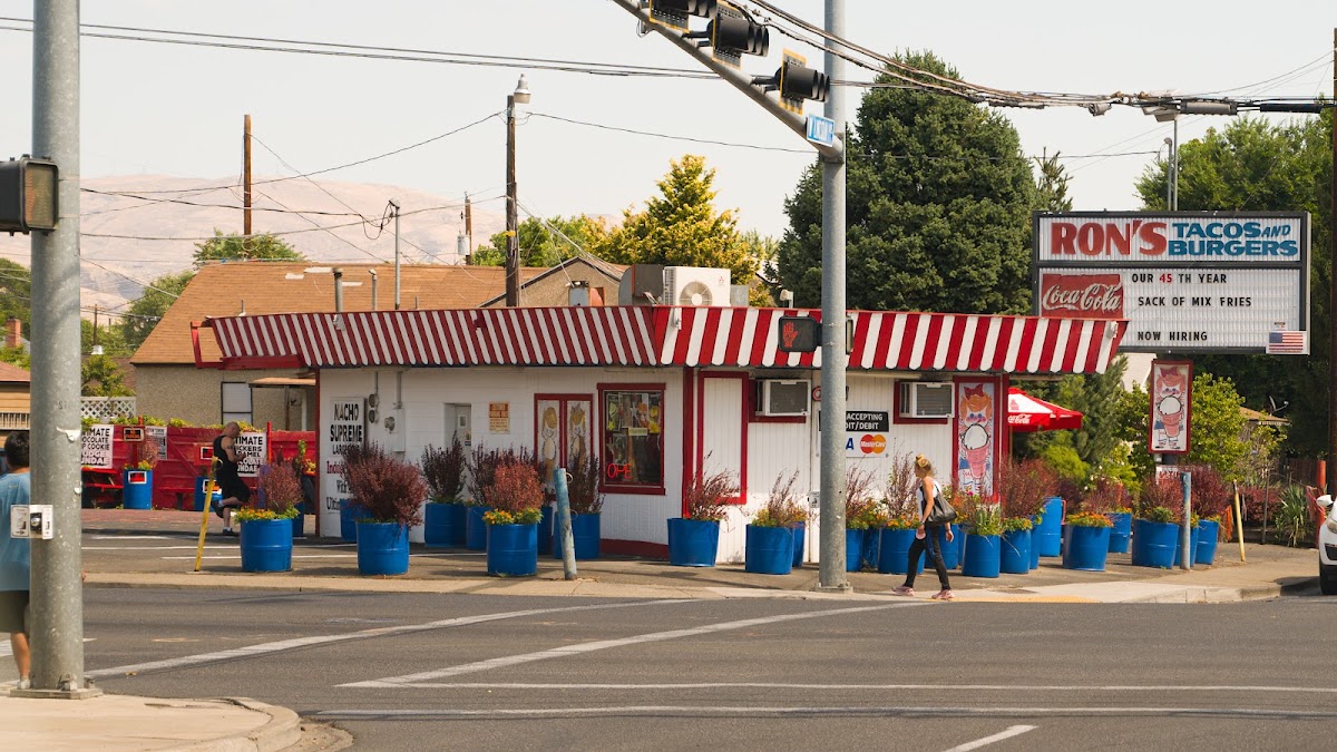 Ron’s Tacos And Burgers
