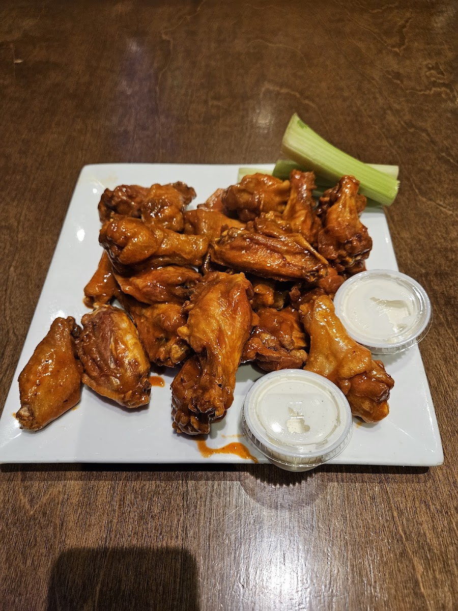 Buckets Bar And Grill-2