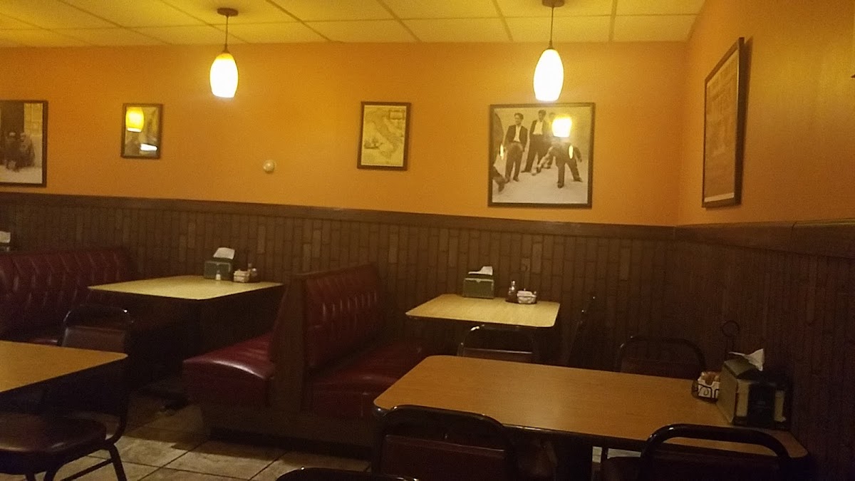 Lia's Pizza & Italian Restaurant-3