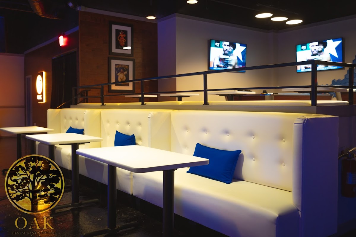 Oak Restaurant And Lounge
