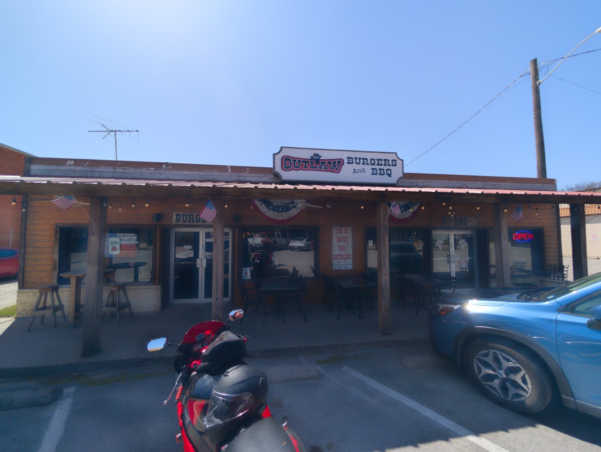 Outlaw Burgers & Bbq-5