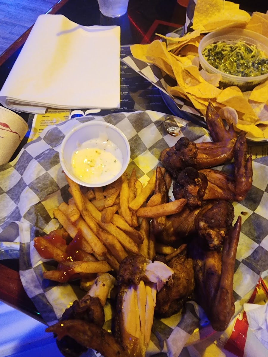 Manhattan Sports Bar & Lounge-2