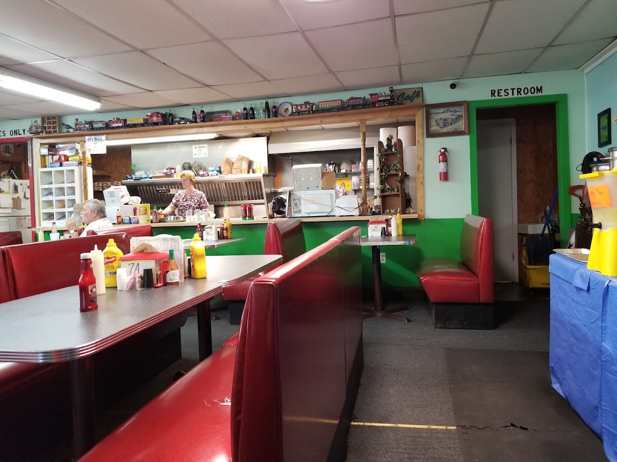R & T's Burger Shop-4