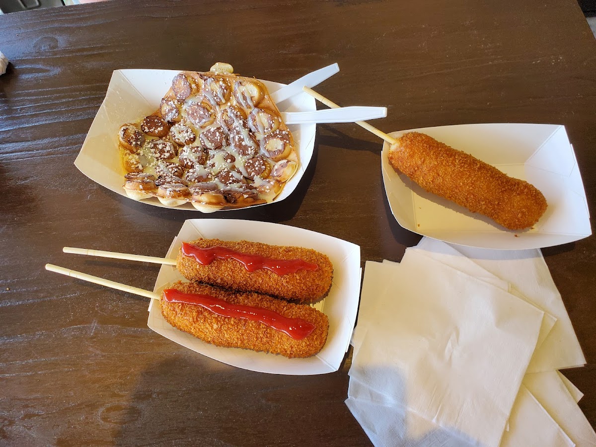 Gina's Waffles & Dogs-3
