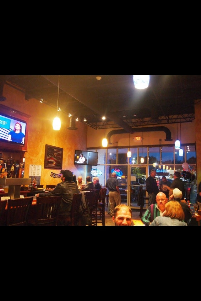 Gino Brothers Pizzeria & Bar-4