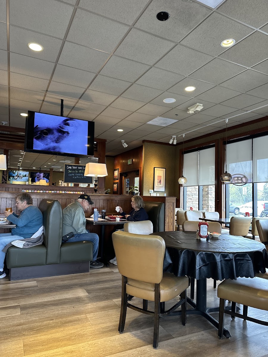 Trojan Diner And Sports Bar-4