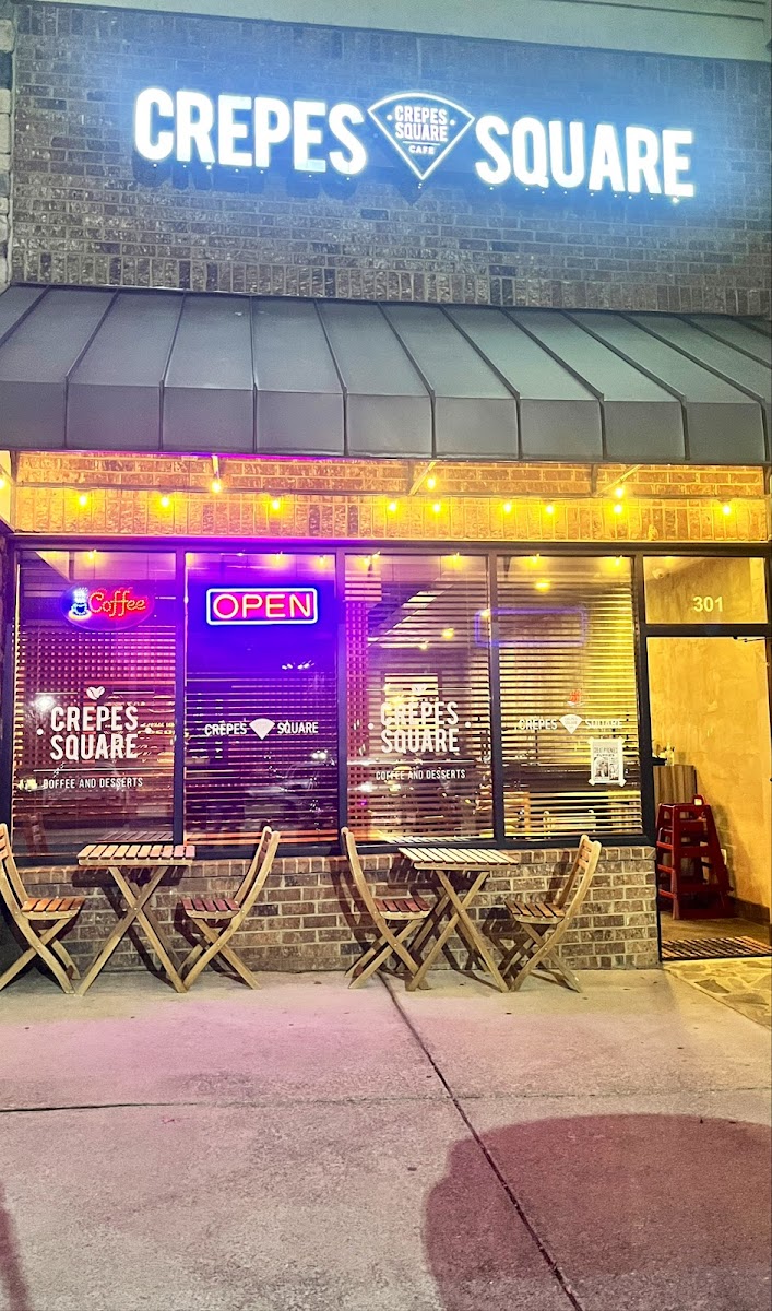 Cafe Crepes Square-5