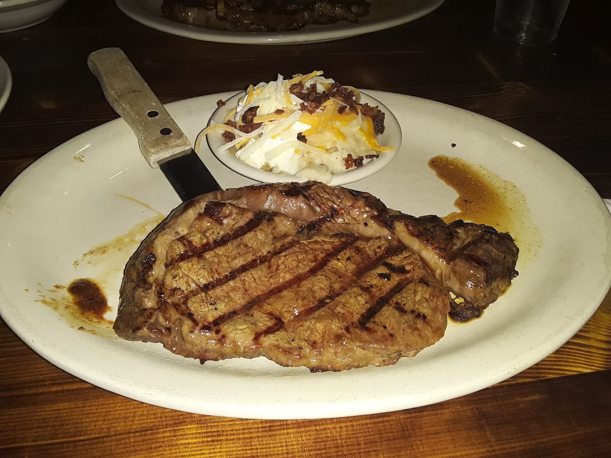 PYTs Legendary Grill & Bar-2