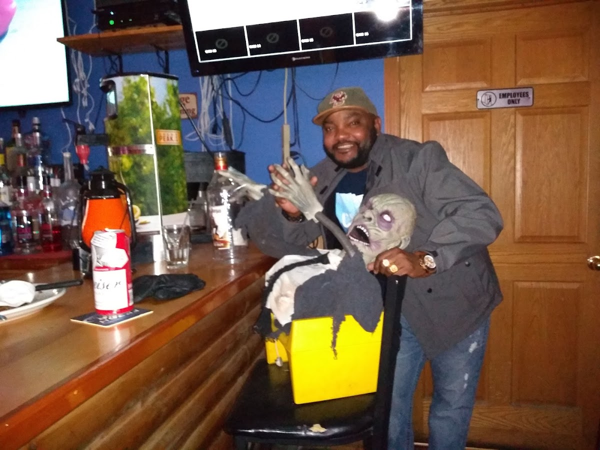 Burke's Bar & Grill-4