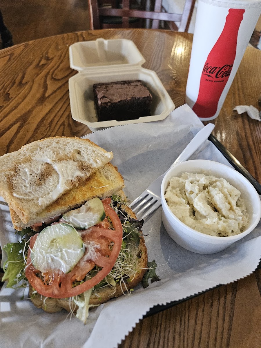 Sweet Magnolias Cafe & Bakery-4