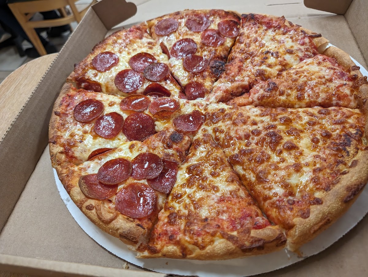 Nikos Pizza House-3