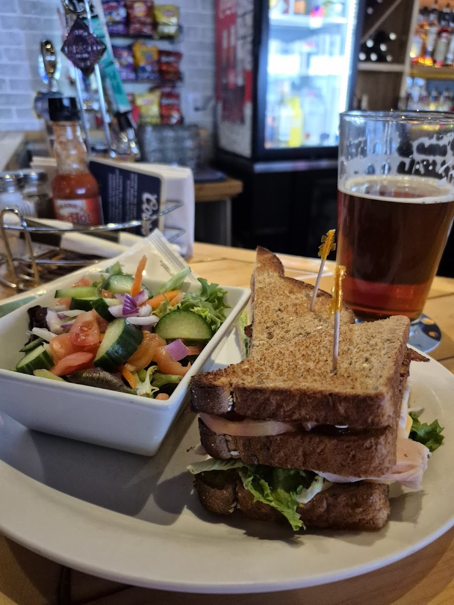 Coach's Corner Sports Bar-3