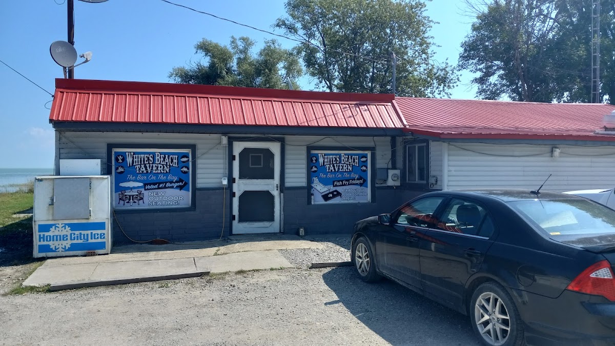 White's Beach Tavern-3