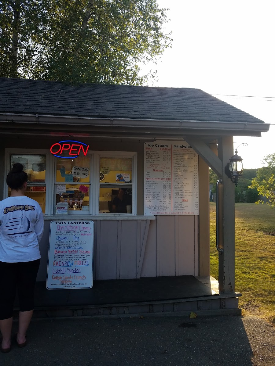 Twin Lanterns Dairy Bar-2