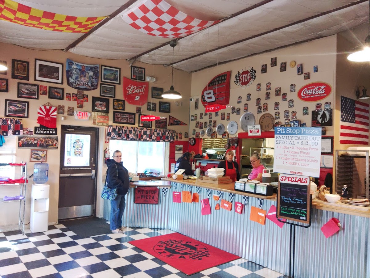 Pit Stop Pizza-3