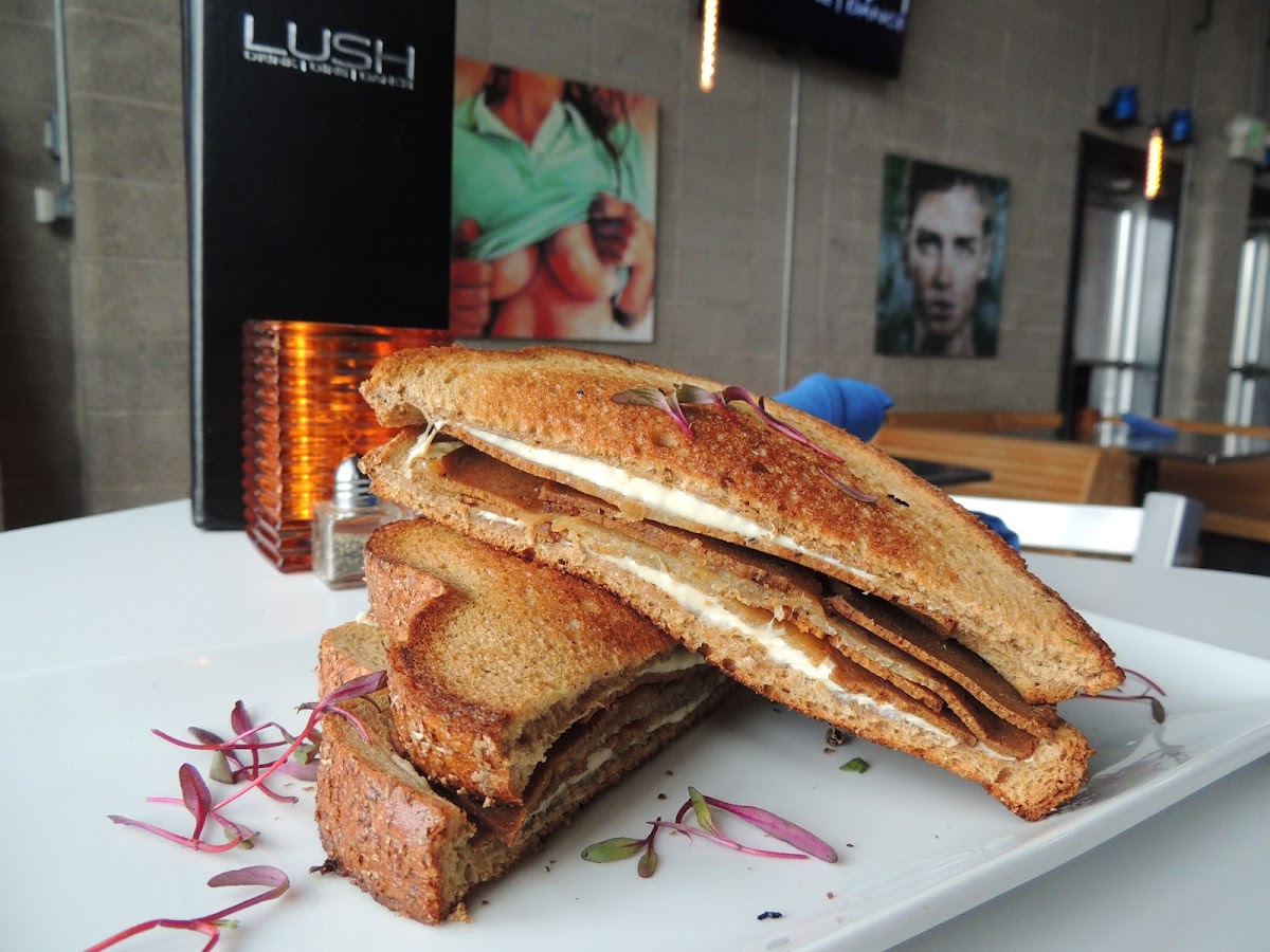 Lush Lounge & Theater-2