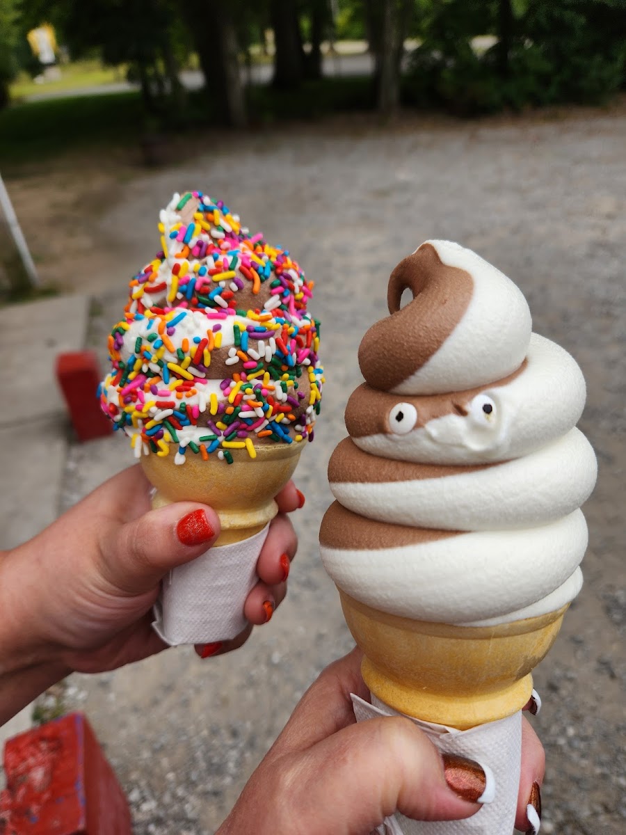 The Polar Parlor Pizza and Ice Cream-3