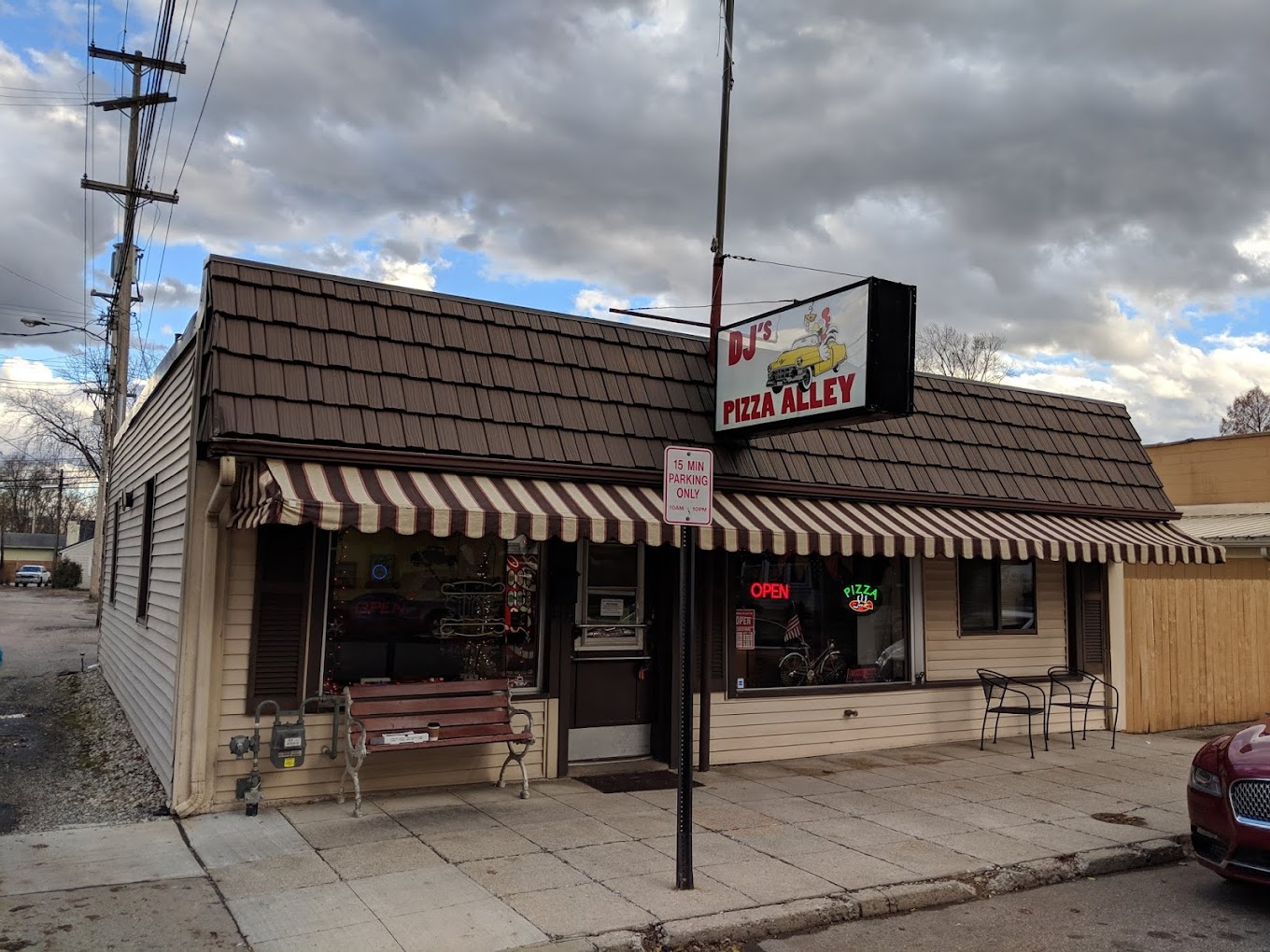 D J's Pizza Alley-2