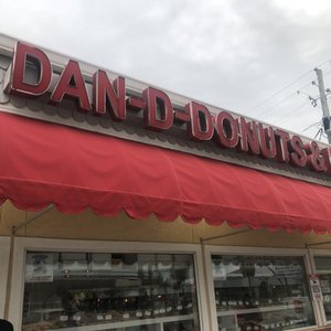 Dan-D-Donuts & Deli-3