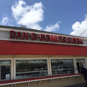 Dan-D-Donuts & Deli-5