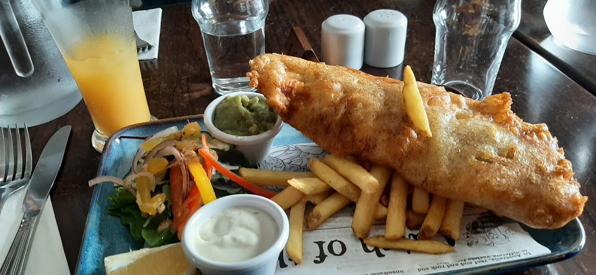 Griffin's Bar & Restaurant-5