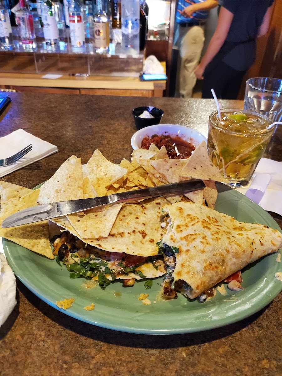 Henny's Grill & Bar-5