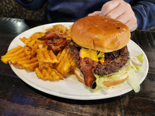 Madhouse Bar & Grill-5