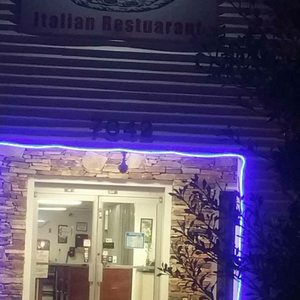Mona Lisa Italian & American Family Restaurant-3