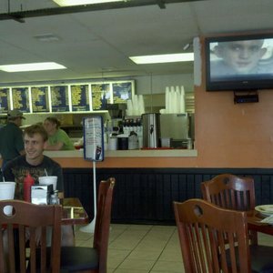 Pete's On Poinsett-3